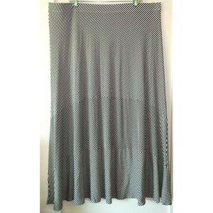 CHICO'S 2X/4 White w/ Diagonal Black Stripes Elastic Waist Rayon Jersey Skirt